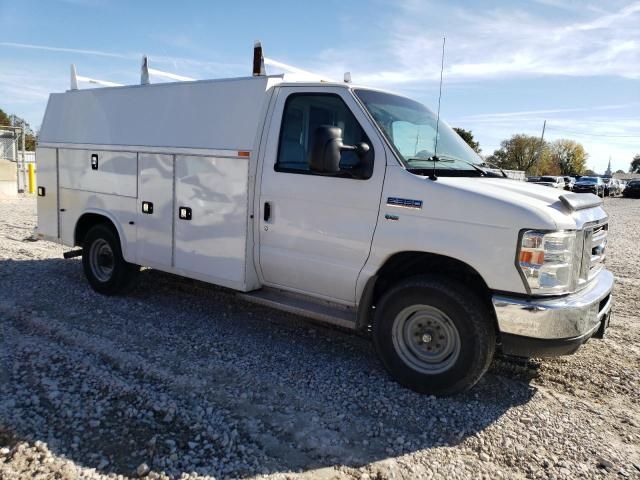 2016 Ford Econoline E350 Super Duty Cutaway Van