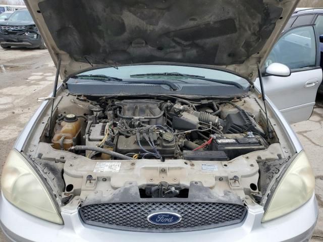 2004 Ford Taurus SE