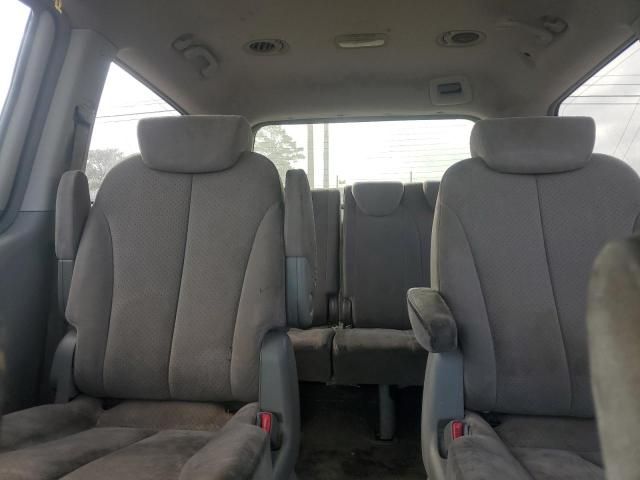 2007 Hyundai Entourage GLS