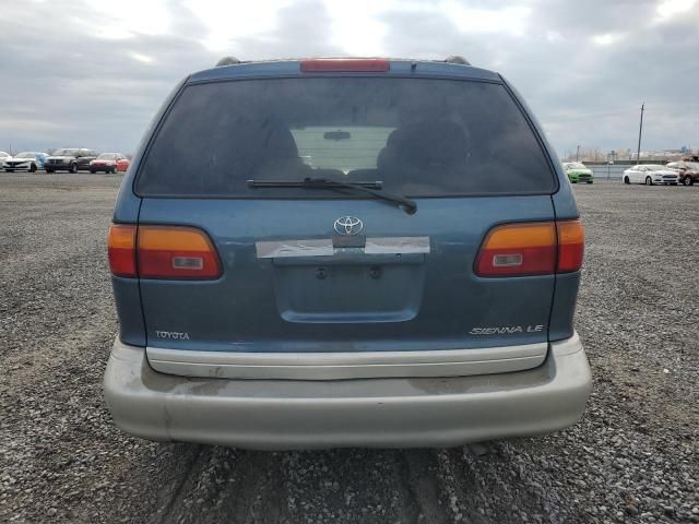 2000 Toyota Sienna LE