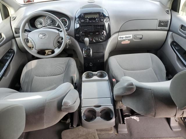 2004 Toyota Sienna CE