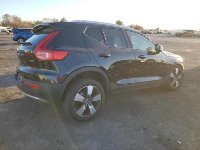 2021 Volvo XC40 T5 Momentum