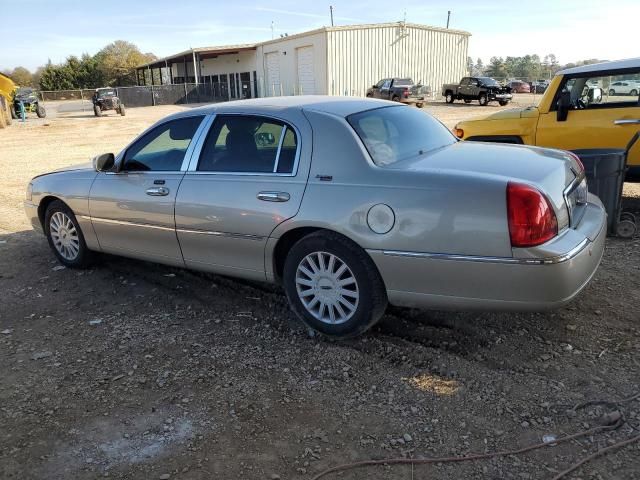 2005 Lincoln Town Car Signature Limited