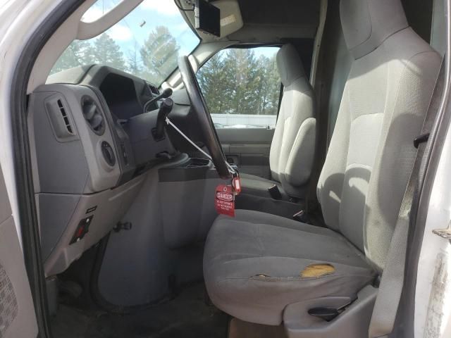 2011 Ford Econoline E350 Super Duty Cutaway Van