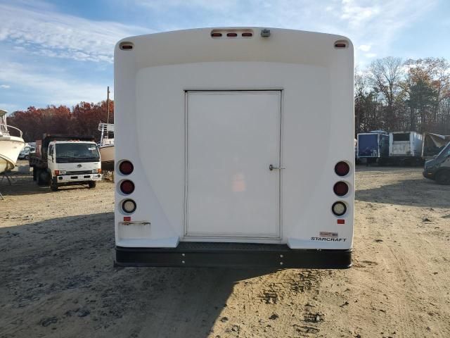 2017 Ford Econoline E450 Super Duty Cutaway Van