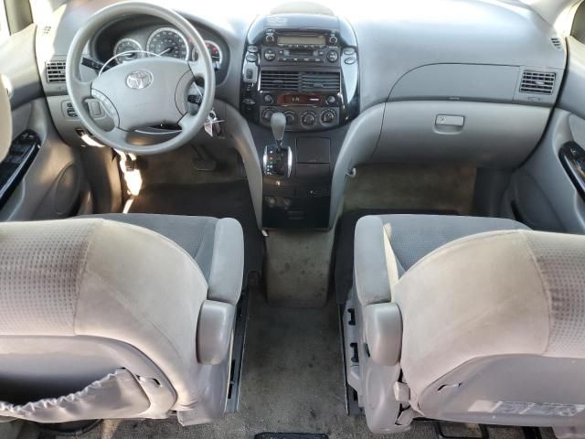 2004 Toyota Sienna CE