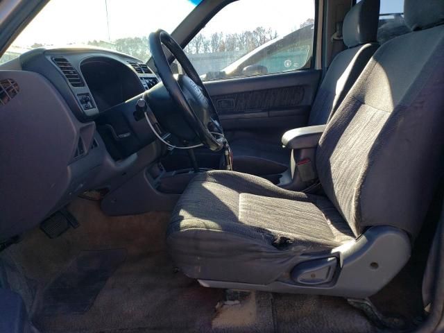 2000 Nissan Frontier Crew Cab XE