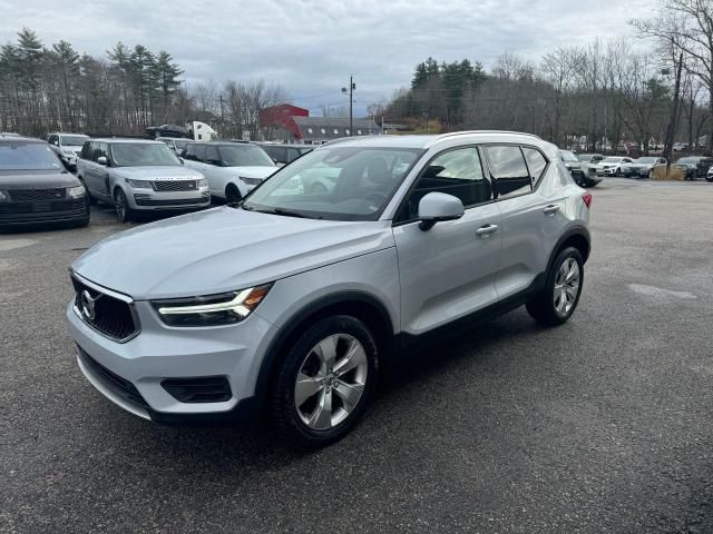 2020 Volvo XC40 T5 Momentum