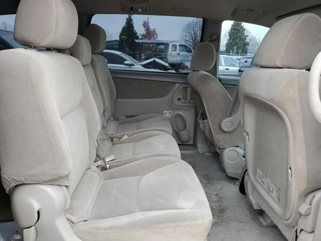 2004 Toyota Sienna CE