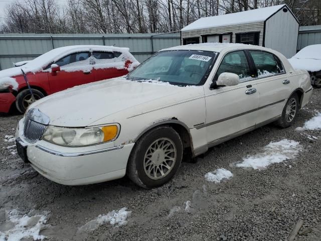 2001 Lincoln Town Car Signature