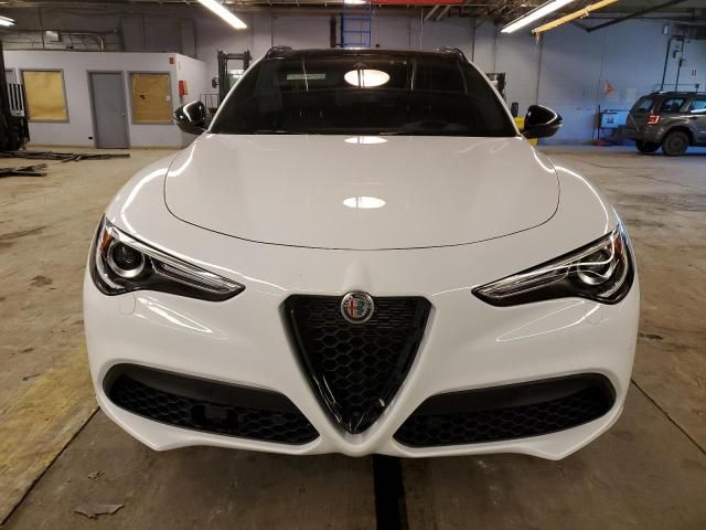 2022 Alfa Romeo Stelvio TI