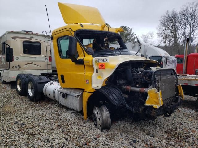 2020 Freightliner Cascadia 126