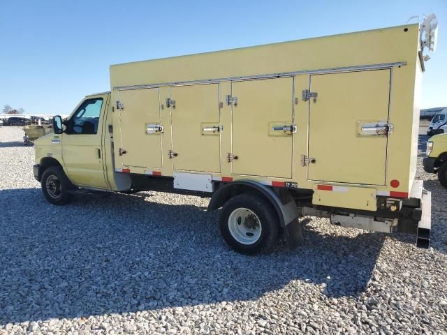 2018 Ford Econoline E450 Super Duty Cutaway Van