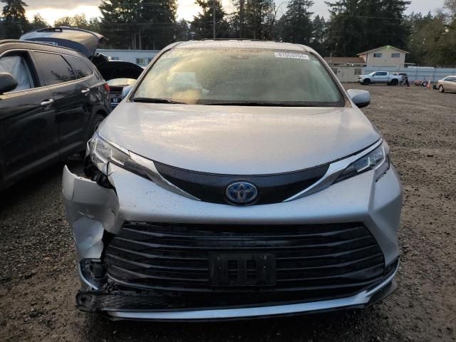 2023 Toyota Sienna LE