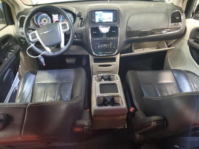 2014 Chrysler Town & Country Touring L