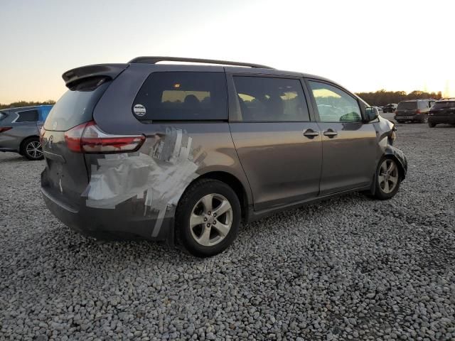 2017 Toyota Sienna LE