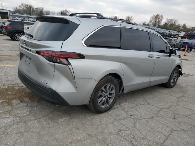 2022 Toyota Sienna LE