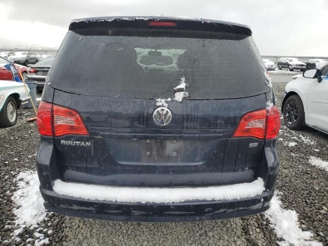 2010 Volkswagen Routan SE