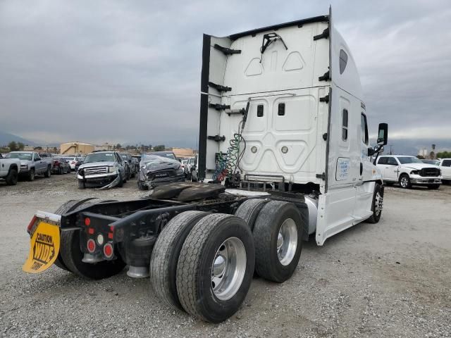 2015 Freightliner Cascadia 125