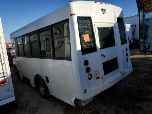 2011 Ford Econoline E450 Super Duty Cutaway Van