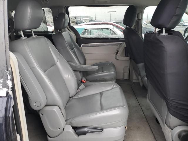 2010 Volkswagen Routan SE