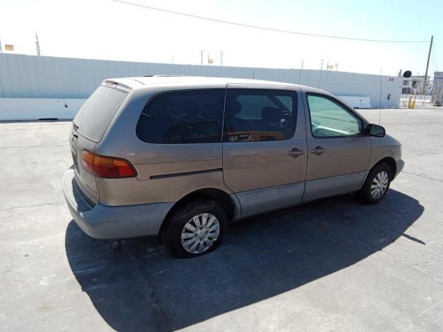 1999 Toyota Sienna CE