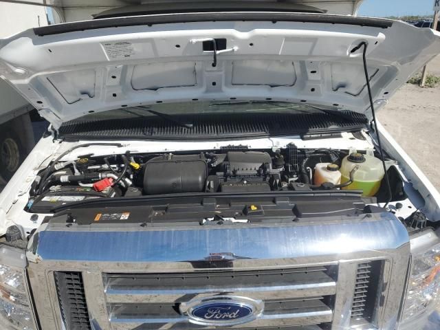 2021 Ford Econoline E350 Super Duty Cutaway Van