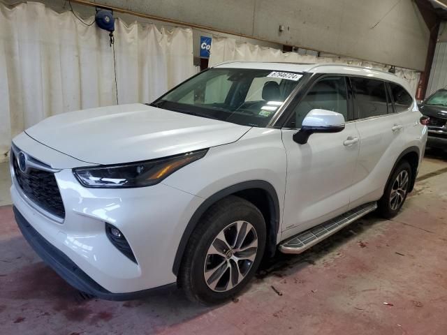 2022 Toyota Highlander Hybrid XLE