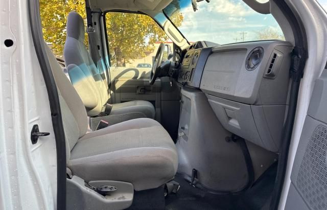 2009 Ford Econoline E350 Super Duty Cutaway Van