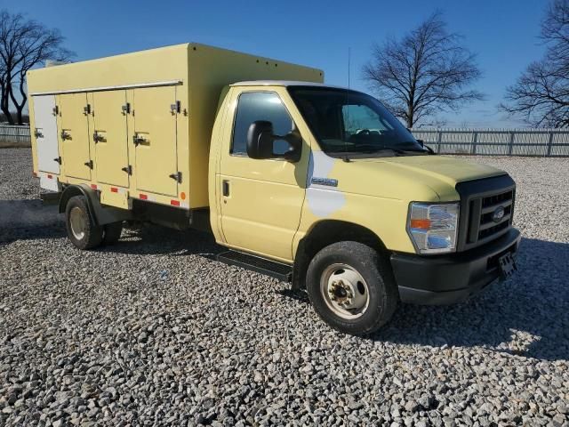 2018 Ford Econoline E450 Super Duty Cutaway Van