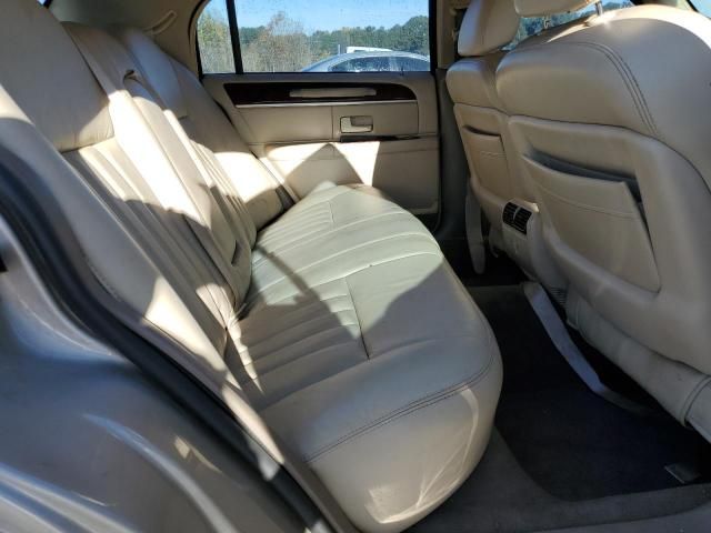 2004 Lincoln Town Car Executive