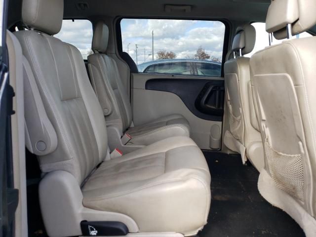 2013 Chrysler Town & Country Touring L