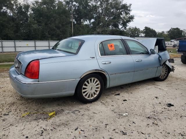 2005 Lincoln Town Car Signature Limited