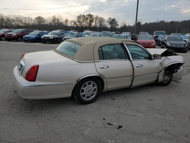 2001 Lincoln Town Car Signature