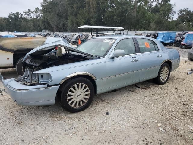 2005 Lincoln Town Car Signature Limited