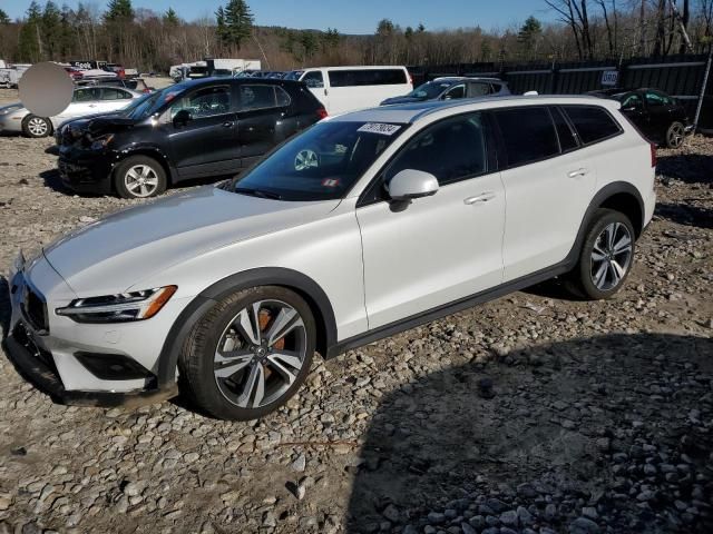 2023 Volvo V60 Cross Country Plus