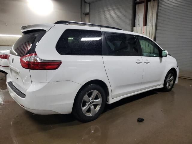 2018 Toyota Sienna LE