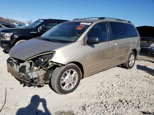 2004 Toyota Sienna LE