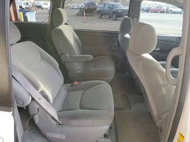 2004 Toyota Sienna CE