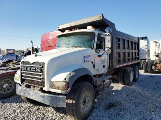 2005 Mack 700 CV700