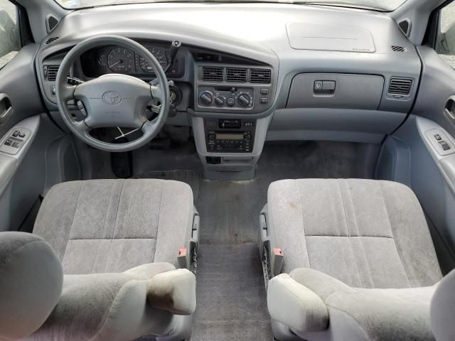 2000 Toyota Sienna LE