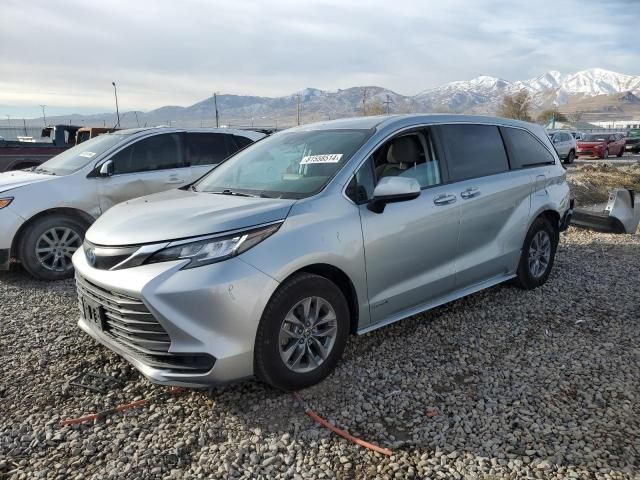 2021 Toyota Sienna LE