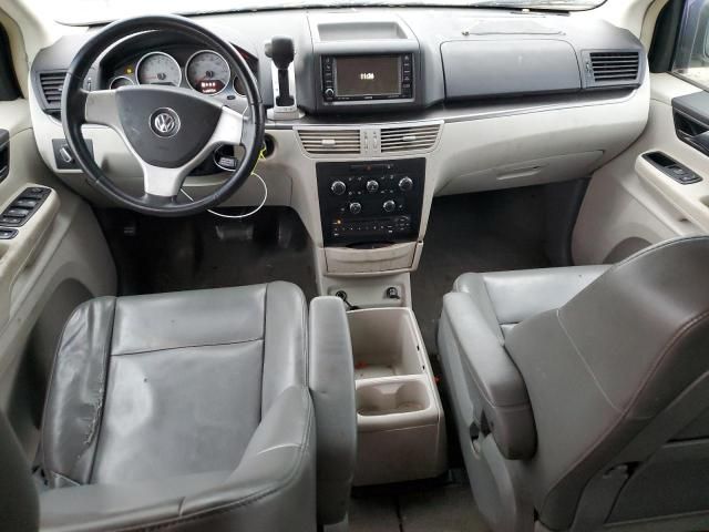 2010 Volkswagen Routan SE