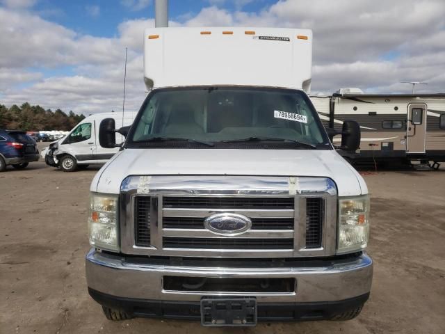 2011 Ford Econoline E350 Super Duty Cutaway Van