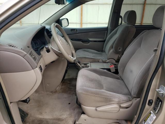 2005 Toyota Sienna CE