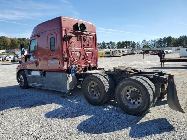 2013 Freightliner Cascadia 125