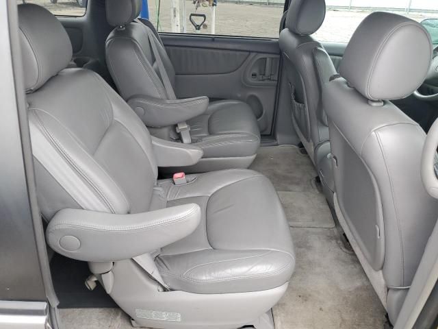 2005 Toyota Sienna XLE