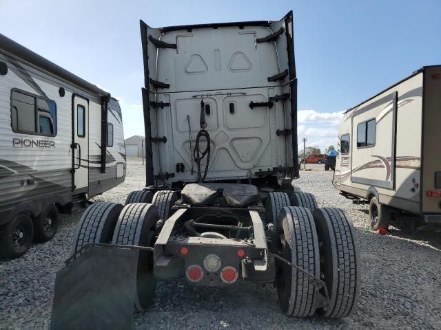 2019 Freightliner Cascadia 126