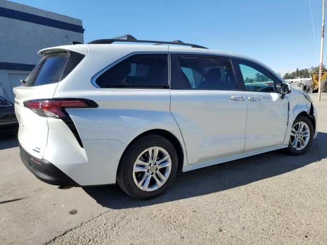 2022 Toyota Sienna XLE