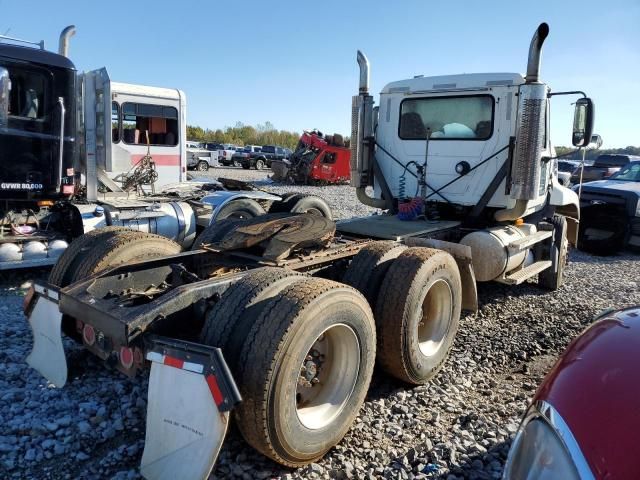 2006 Mack 600 CXN600